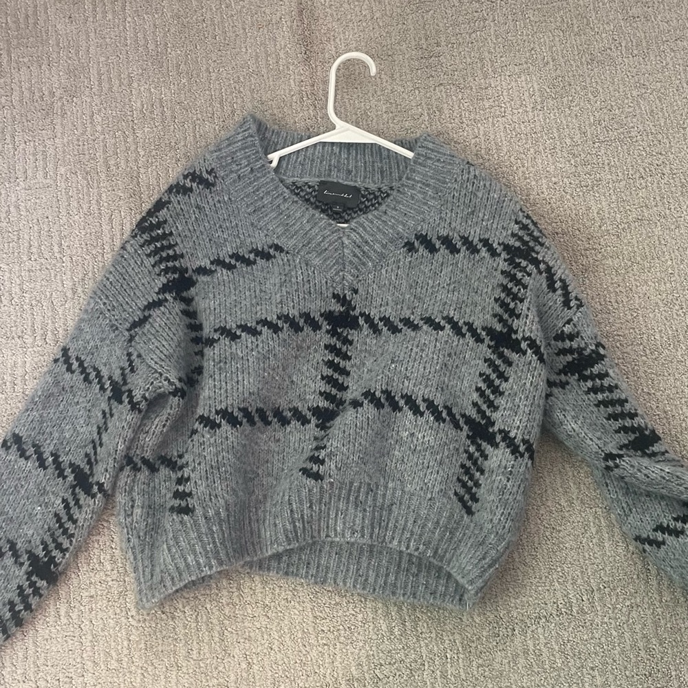 Line and Dot sweater